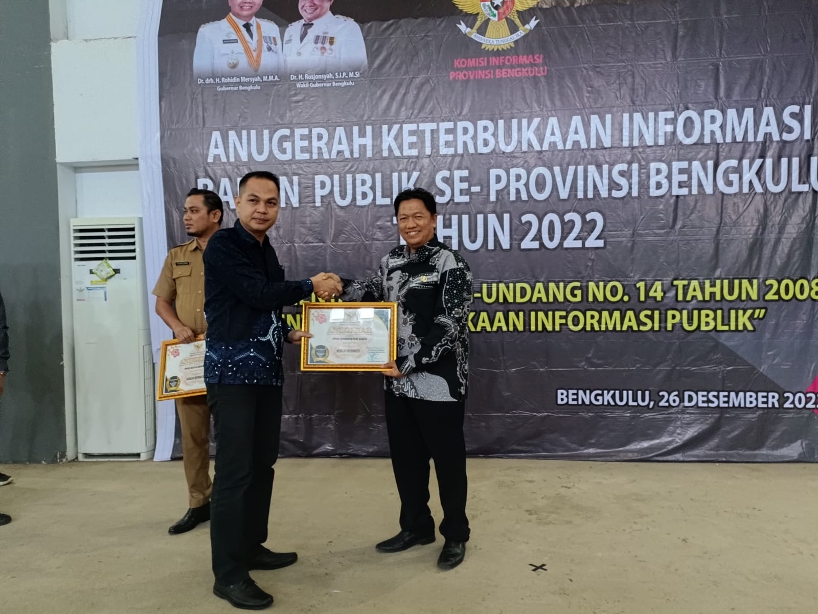 Pemkab Kaur Raih Penghargaan Kategori Kabupaten Menuju Informatif