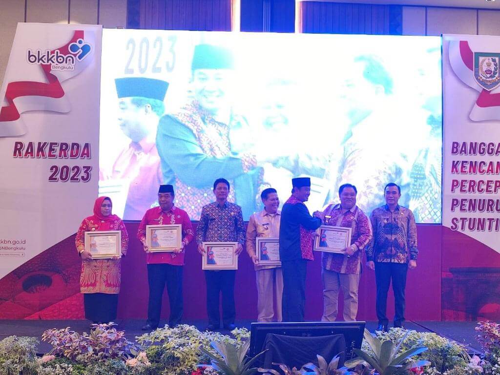  Tuntaskan AKS Bengkulu Selatan Dapat Penghargaan Dari BKKBN