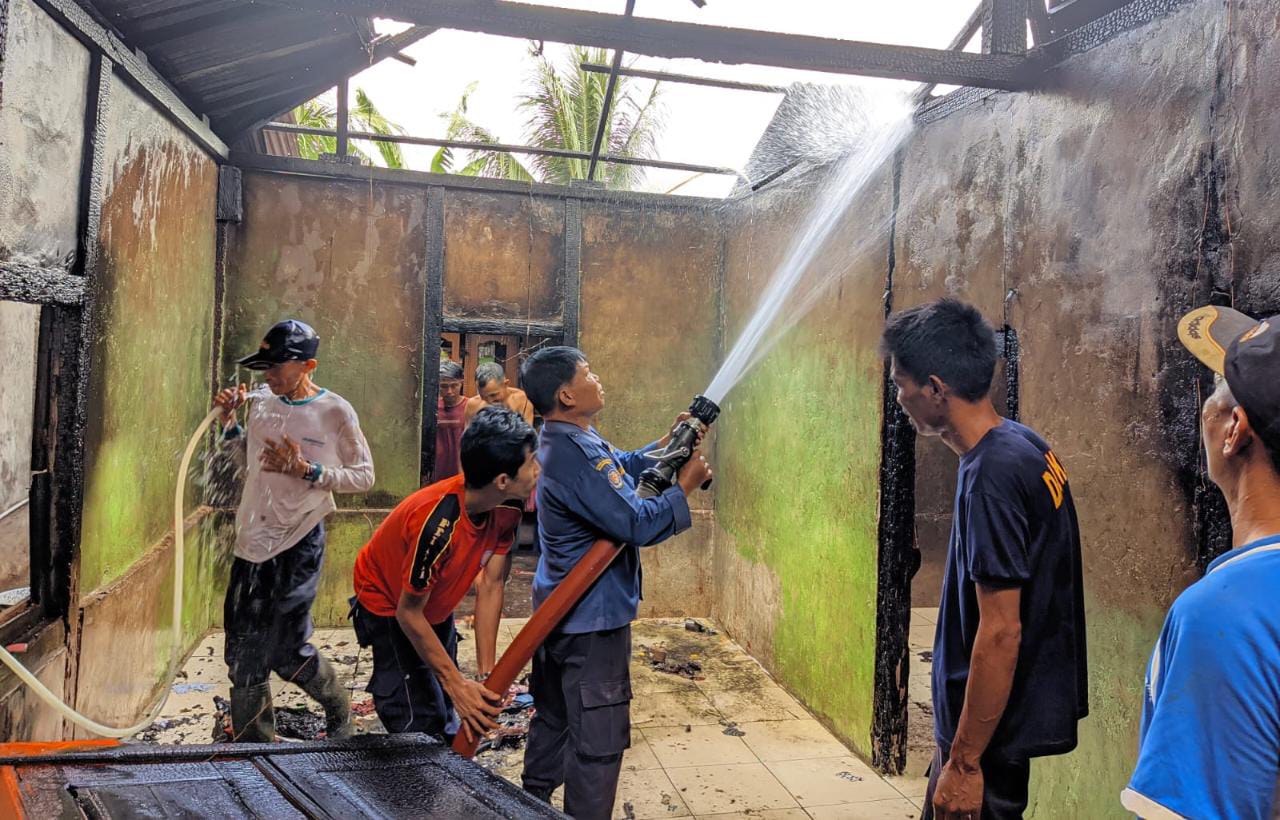Rumah Warga Air Nipis Terbakar, 3 Damkar Diterjunkan
