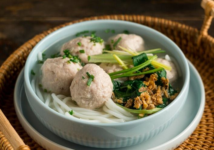 Makan Bakso Memang Enak dan Bermanfaat, Tapi Ada Efek Sampingnya, Apa Saja? 