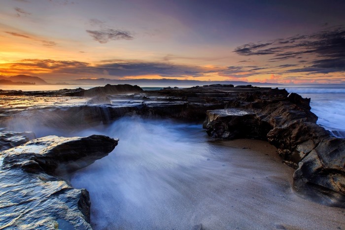 Cocok untuk Uji Nyali! 3 Tempat Wisata Paling Mistis di Indonesia, Nomor 1 Gerbang Kerajaan Nyi Roro Kidul