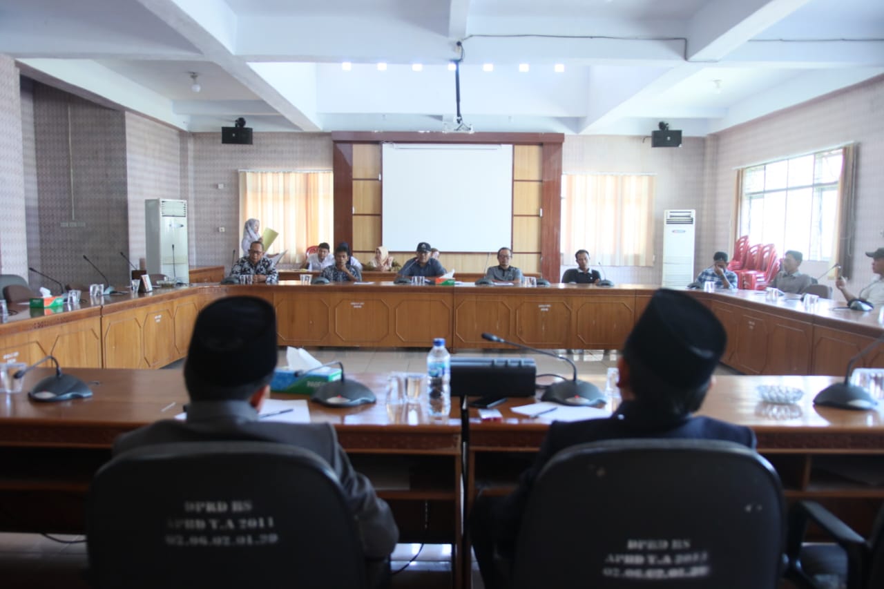 Datangi Kantor DPRD Bengkulu Selatan, Warga Desa Sukaraja Seginim Minta Kades Dipecat