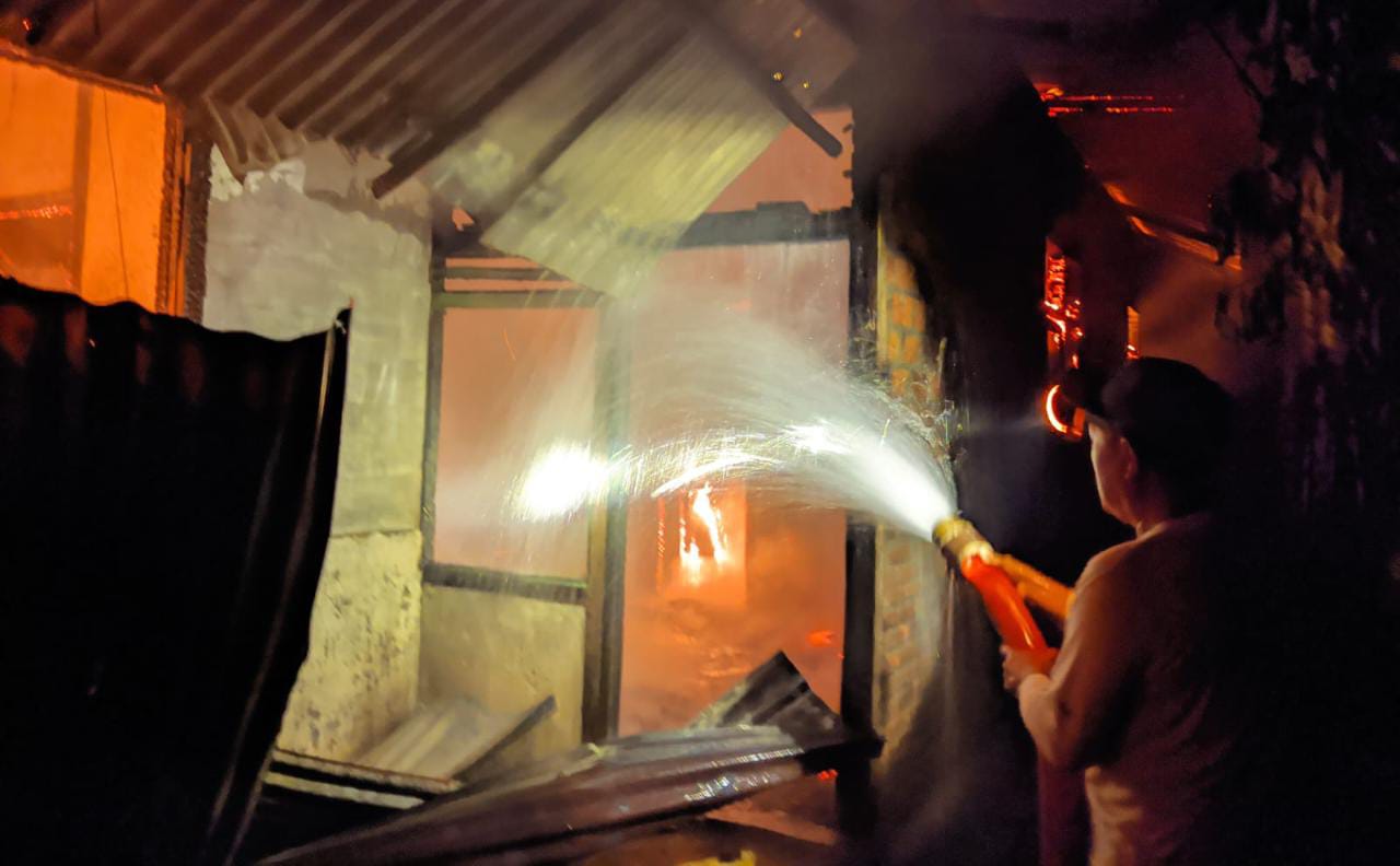 Jelang Sahur, Rumah Warga Tanjung Raman Terbakar