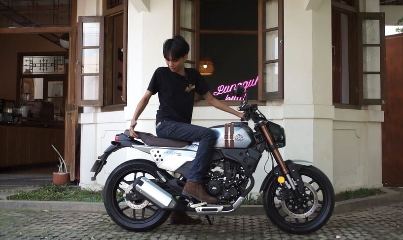 SM Sport Master 200 Sudah Hadir di Indonesia, Motor Sport Bergaya Retro Modern 