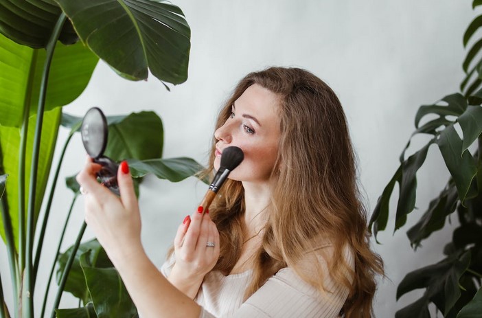 Natural, Begini Tips Tepat Mengaplikasikan Blush