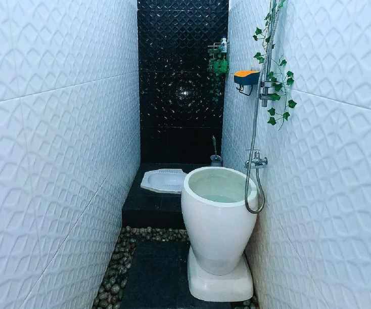 7 Inspirasi Desain Kamar Mandi Minimalis 1×1 Agar Terlihat Lebih Luas