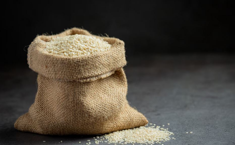 Waspadai Tekstur dan Warna ! Kenali 5 Ciri Beras Oplosan Menurut Pakar IPB