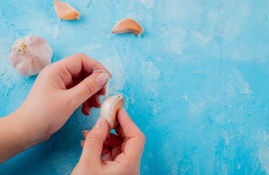 Trik Alami Hilangkan Bau Bawang Putih di Tangan