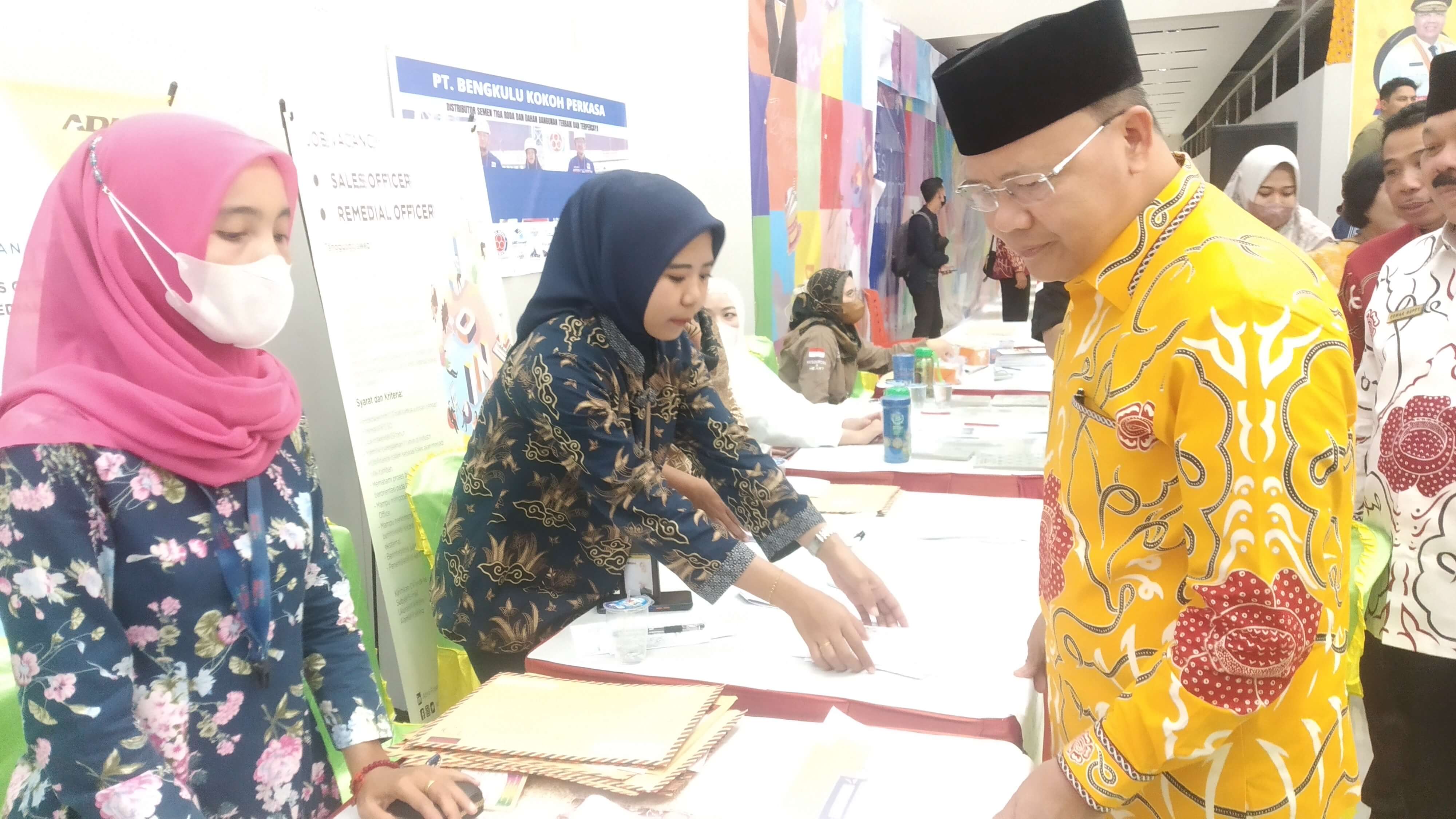 Buka Job Fair, Gubernur: Jangan Pilih-pilih Kerja