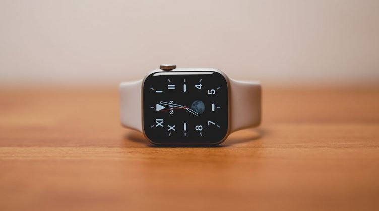 Apple Watch dan iPhone Masa Depan Bakal Punya Kamera Tersembunyi