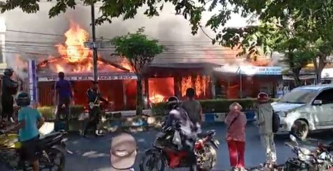 BREAKING NEWS: 3 Ruko di Kota Bengkulu Terbakar