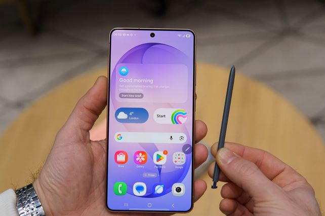 Samsung Galaxy S26 Dikritik Habis-habisan Saat Dibandingkan dengan iPhone 17