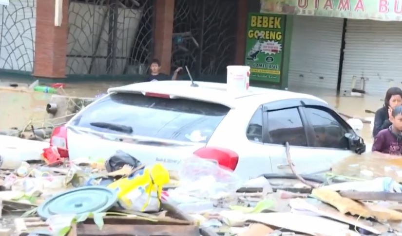 Beli Mobil Bekas Banjir Bikin Rugi! Kenali Ciri-ciri Mobil Pernah Terendam Air 