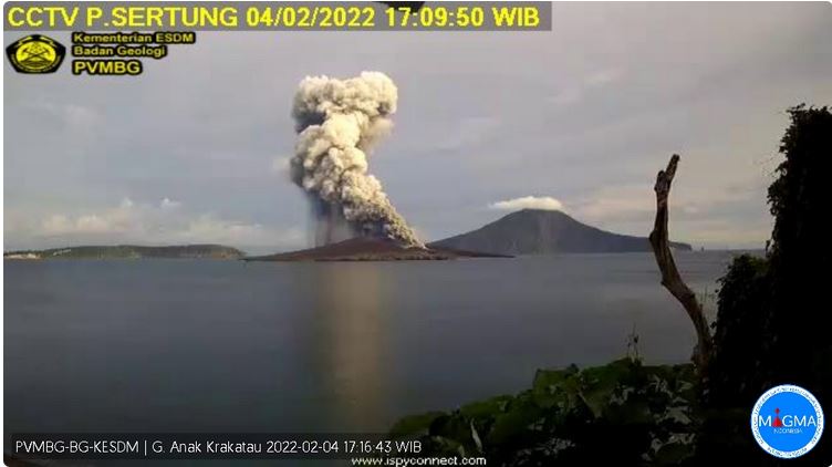 Gunung Anak Krakatau Erupsi, Semburkan Abu Setinggi 3000 Meter, Wisatawan Dilarang Mendekat