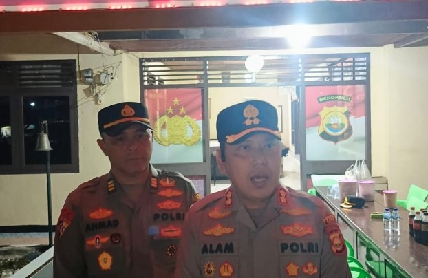 Kapolres Kaur: Wisatawan Dilarang Mandi di Pantai!