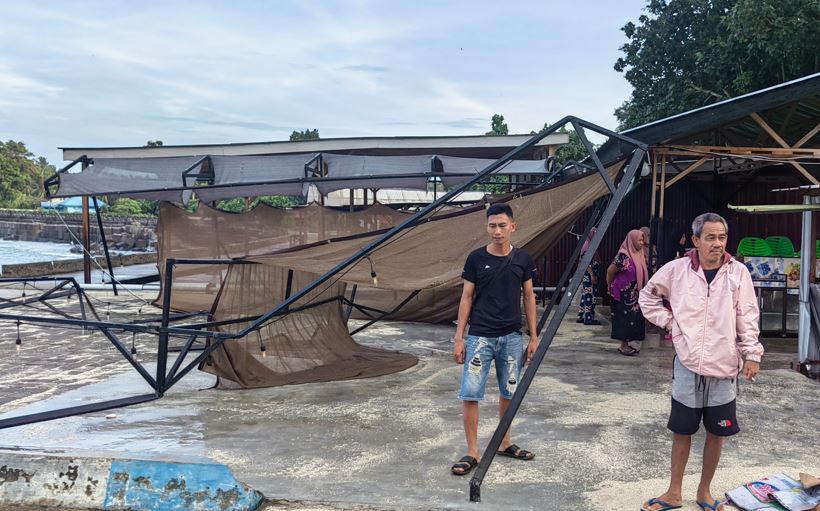 Ombak Besar Hantam Kabupaten Kaur! Perahu Hilang, Tempat Usaha di Pelabuhan Linau Rusak