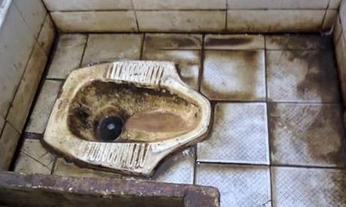 Bukan Pakai Sabun, Cara Bersihkan Toilet Kotor Pakai Kapur Tembok, Dicamin Kinclong, Begini Caranya