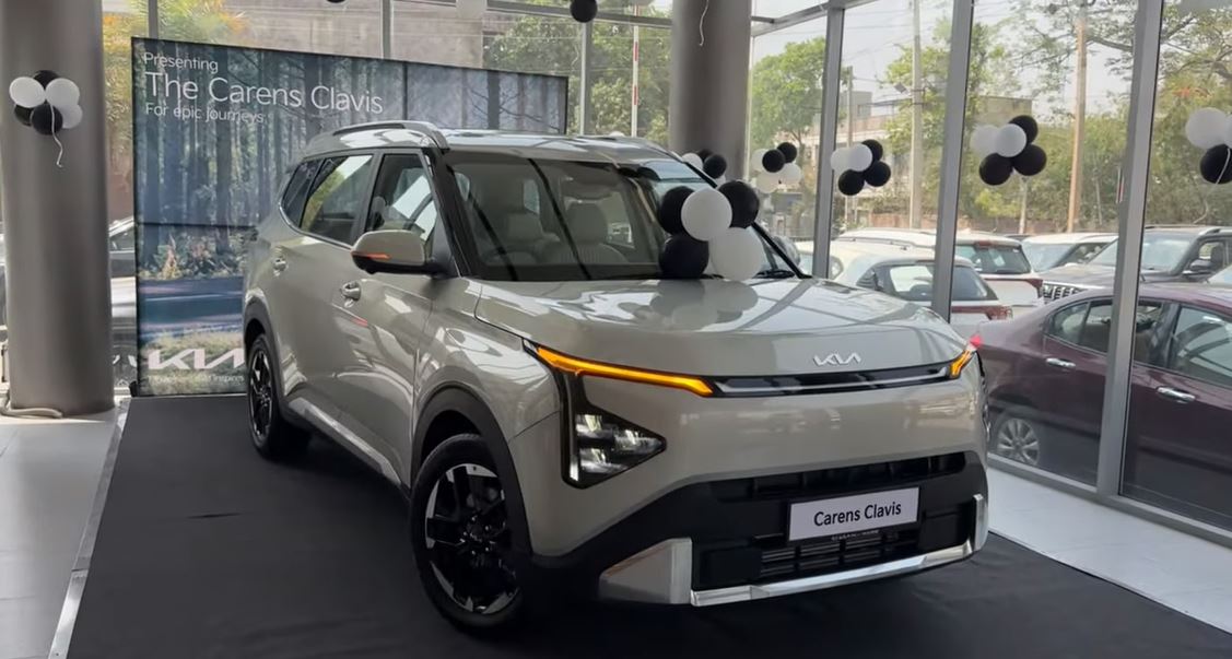 Kia Carens Clavis ICE & EV Raup 21 Ribu Pemesanan dalam 4 Bulan