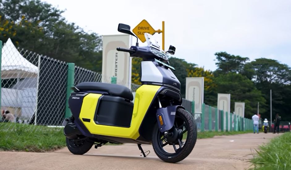 TVS iQube Smartwatch dengan Integrasi EV Resmi Diluncurkan 