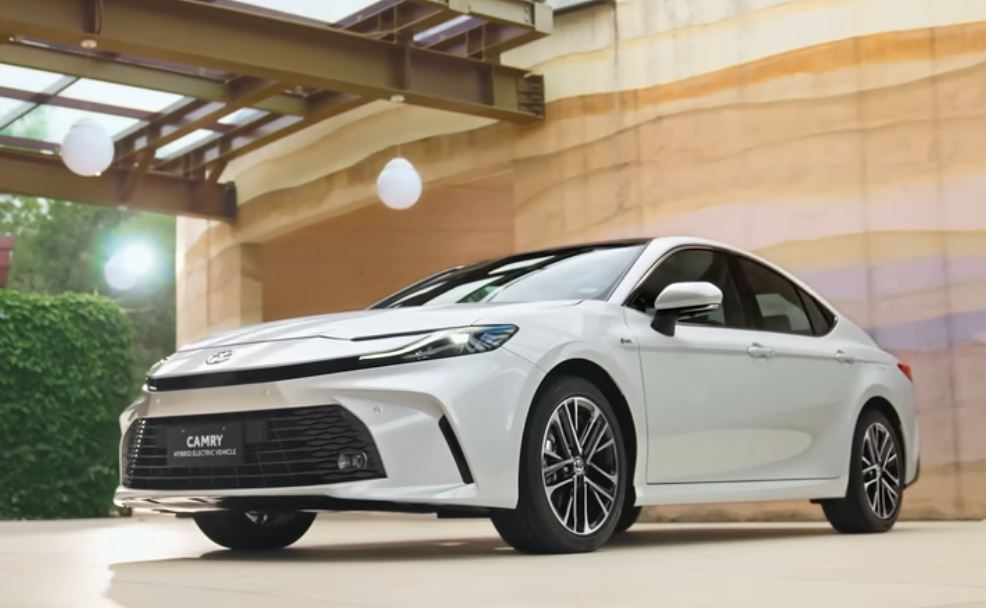 Toyota Camry 2026 Hadir di China, Varian 2.0L Hybrid Sport Lite Jadi Perhatian