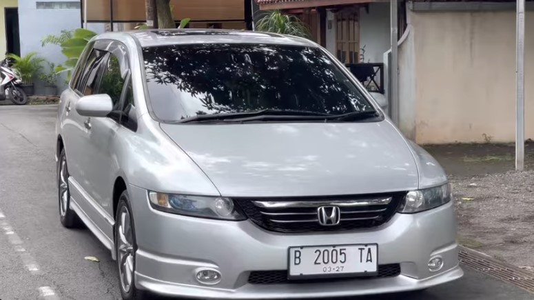 Semewah Toyota Alphard Seharga LCGC, Mobil MPV Bekas Ini Layak Anda Dapati