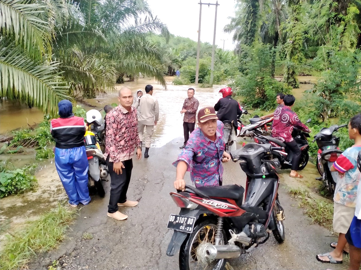 Banjir dan Longsor Melanda Bengkulu Selatan, Stok Bantuan Masa Panik Kurang