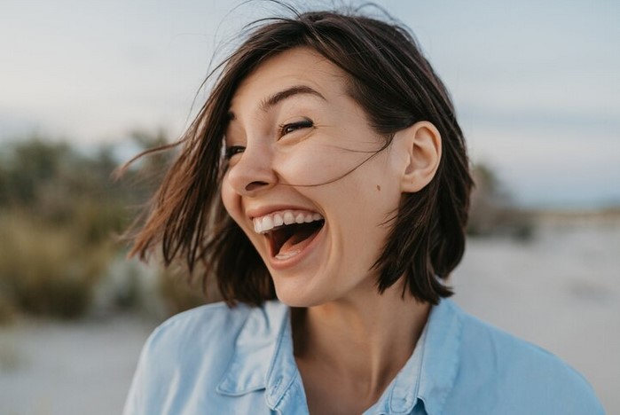 12 Cara Sederhana Melawan Penuaan, Mulai Terapi Air Dingin Hingga Tertawa