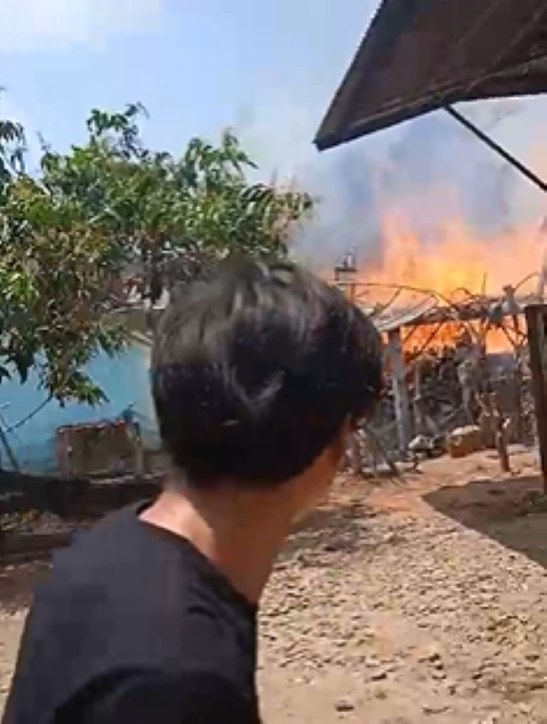 BREAKINGNEWS : Rumah Warga Desa Pagar Gading Habis Terbakar