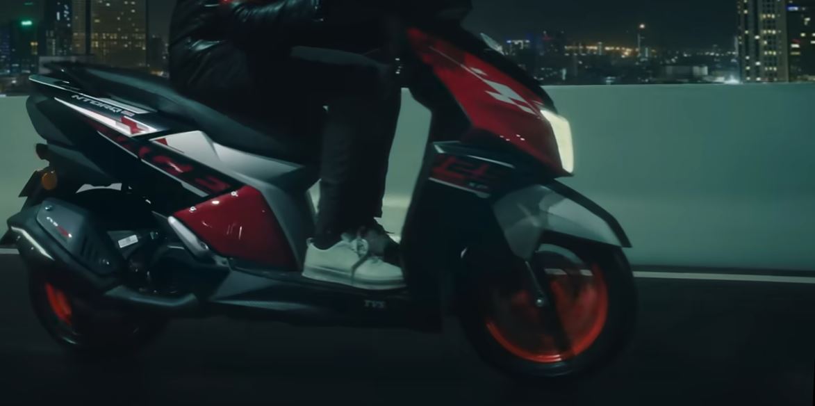 Motor Super Canggih dengan Fitur Kelas Atas, Skutik Ini Tampil Mirip Moge