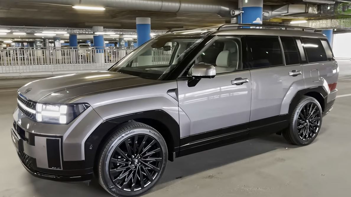 Santa Fe: 'Dinosaurus 7 Penumpang' atau Sekadar Besar dan Boros BBM?