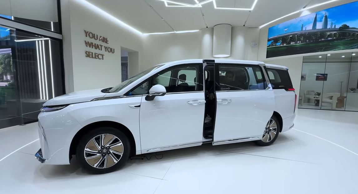 Harga Lebih Murah, Ini 11 Keunggulan MG M9 Dibanding Toyota Vellfire