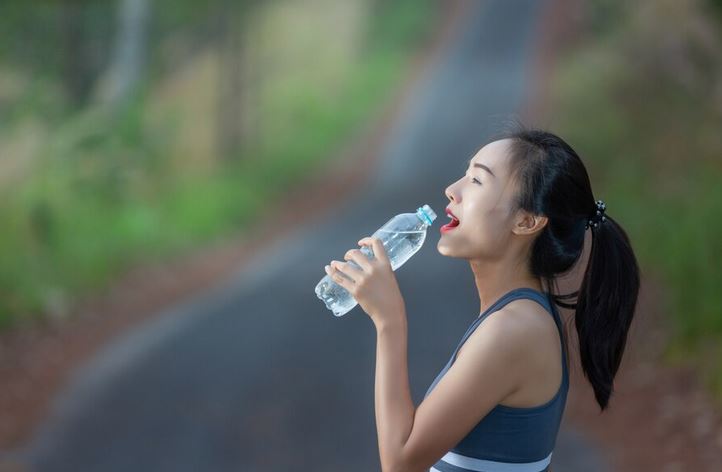 Minum Air Es Bikin Gemuk? Ini Jawabannya