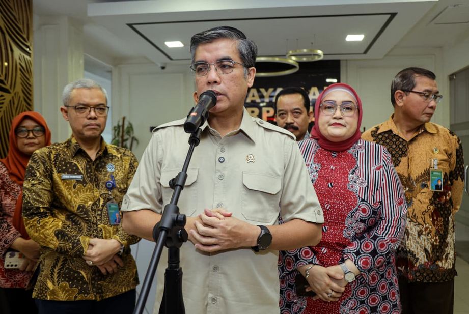 Menaker Tinjau Posko THR dan BHR 2026, Pastikan Hak Pekerja Terpenuhi Jelang Lebaran