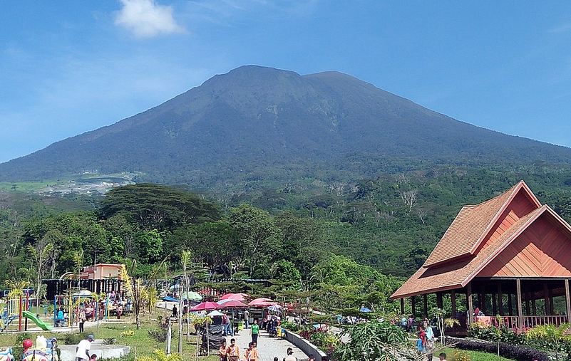 WASPADA! Gunung Dempo di Pagaralam Sumsel Semburkan Uap Panas, Warga dan Pendaki Dilarang Mendekat