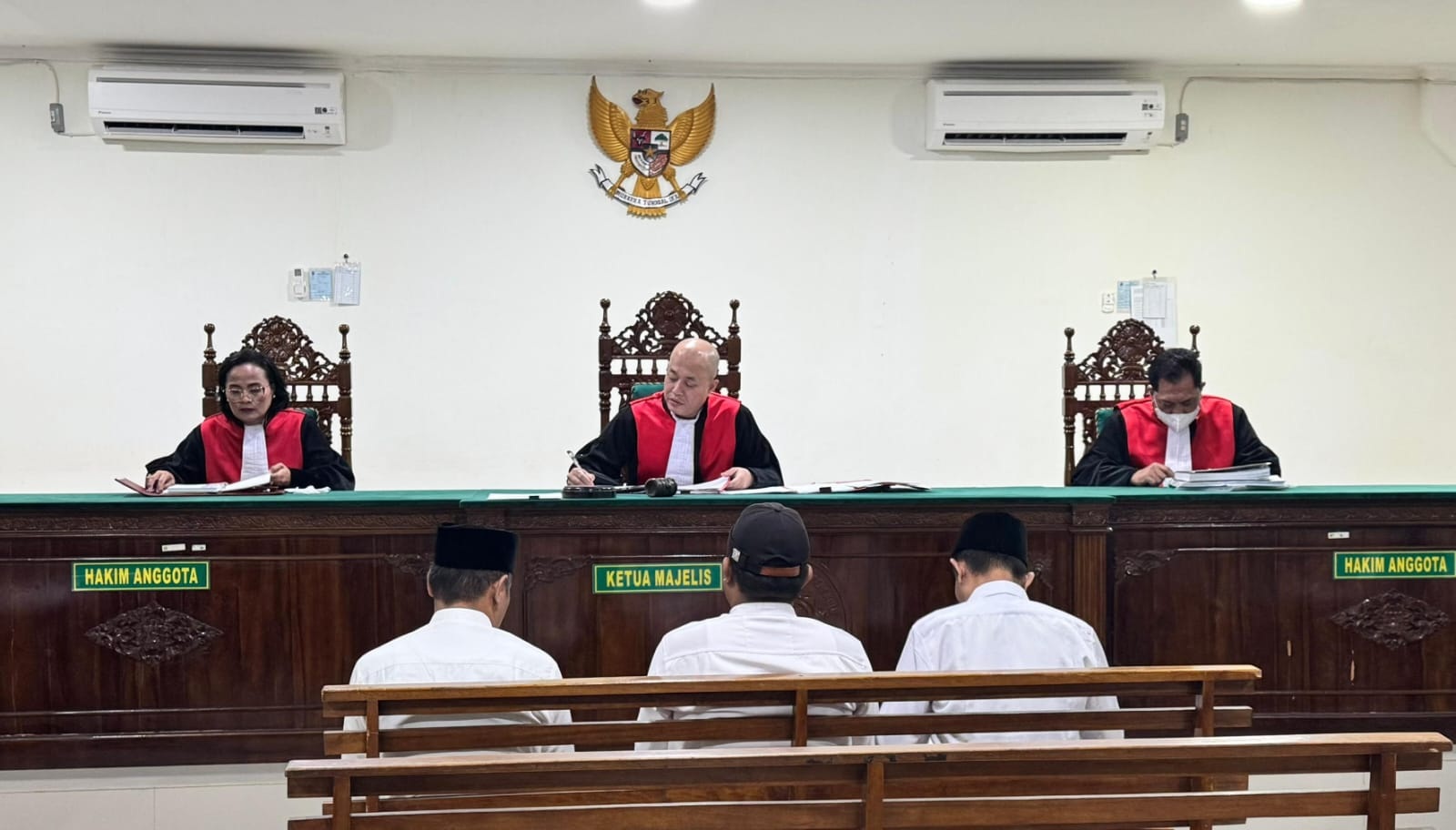 Kades dan Sekdes Dusun Tengah Jalani Sidang Perdana, Jaksa Dakwakan Pasal Berlapis