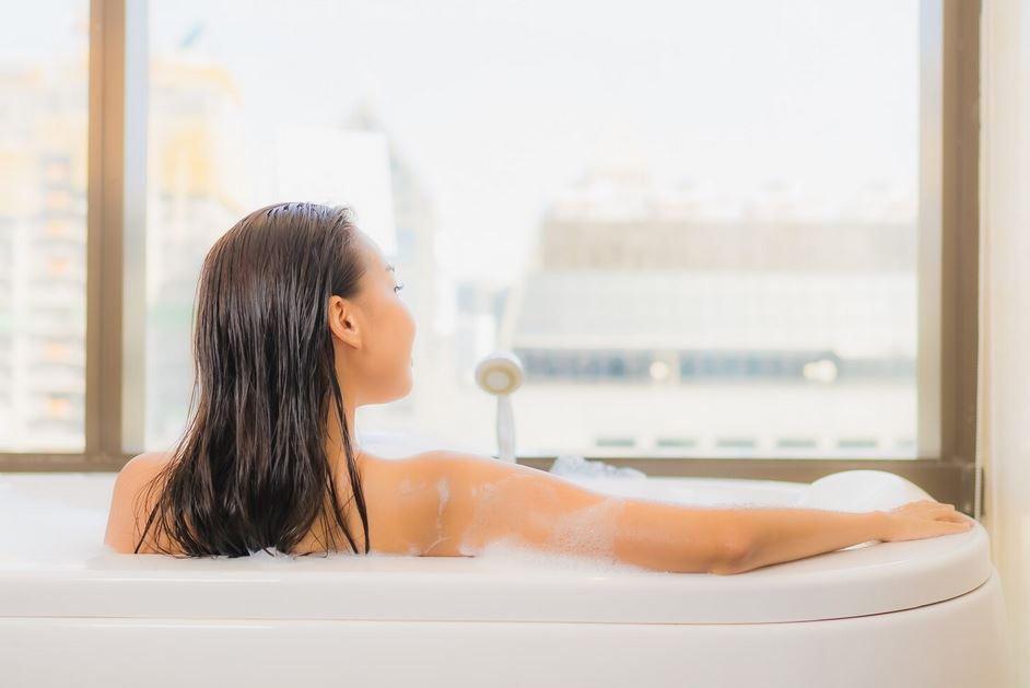 Ritual Sebelum dan Setelah Mandi yang Membantu Wanita Jepang Memiliki Kulit Halus dan Rambut Lembut