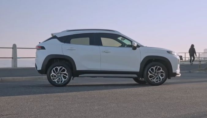Suzuki Luncurkan SUV Kecil 1000 CC, Harga Bersahabat,Pemakaian BBM Irit, 1 Liter Untuk Jarak 22 Kilometer