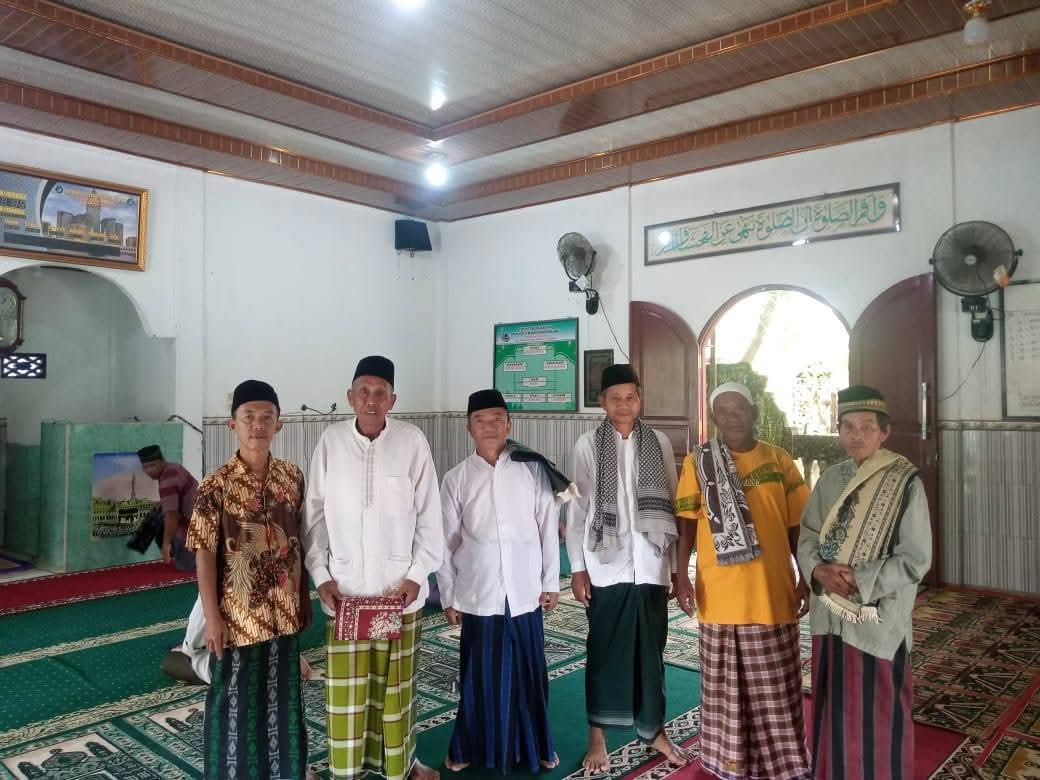 Pengurus Masjid Darussalam Rutin Gelar Pengajian Bakda Salat Isya
