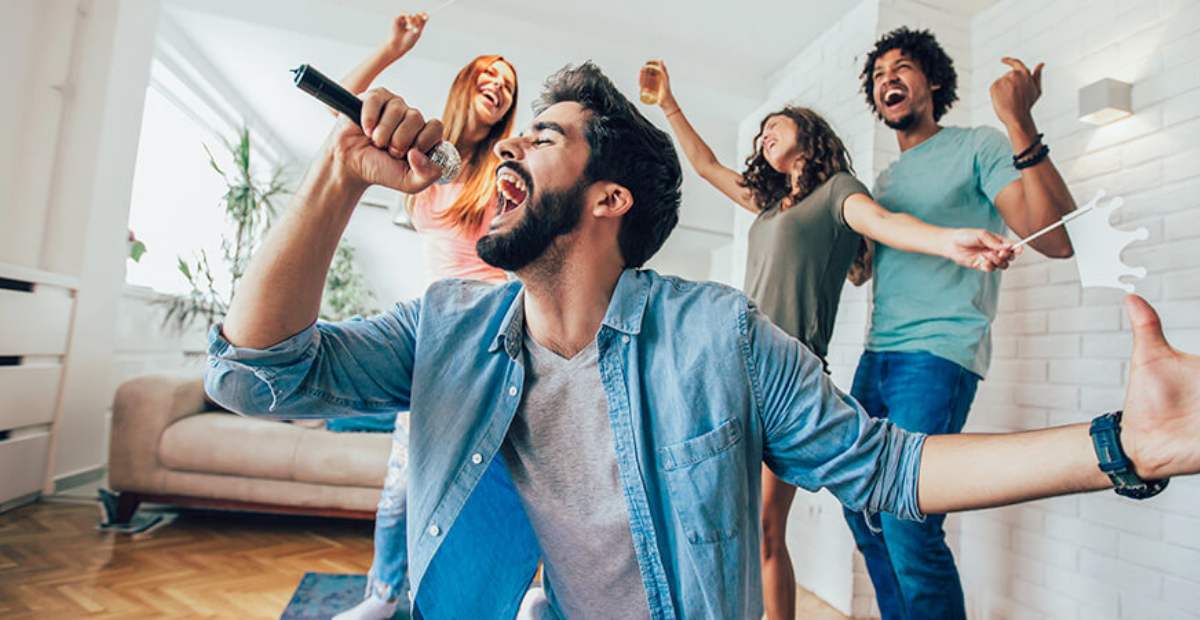 Karaoke Bisa Meningkatkan Kesehatan Fisik dan Mental, Benarkah? 