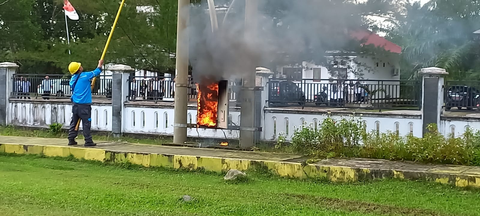 BREAKING NEWS: Trafo Meledak, Ribuan Pelanggan PLN Bengkulu Selatan Terdampak