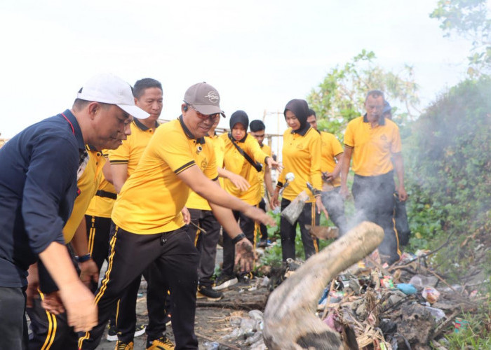 Polres Seluma Gelar Aksi Bersih Pantai Dukung Program ASRI