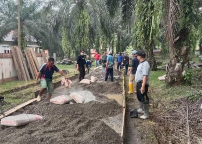 Inovasi Serbu Desa, Warga Kecamatan Pino Ambil Alih Perbaikan Jalan, Nunggu Pemerintah Lama