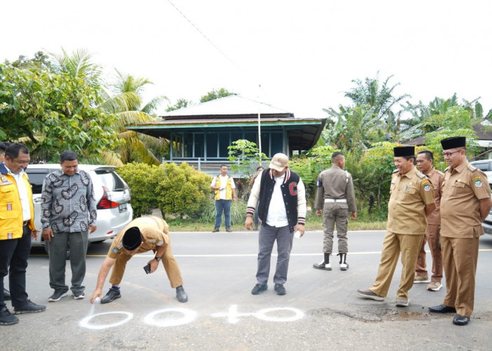 Usai Dikunjungi Jokowi, Bupati Seluma Potong Ayam Jago, Pembangunan Jalan Dimulai
