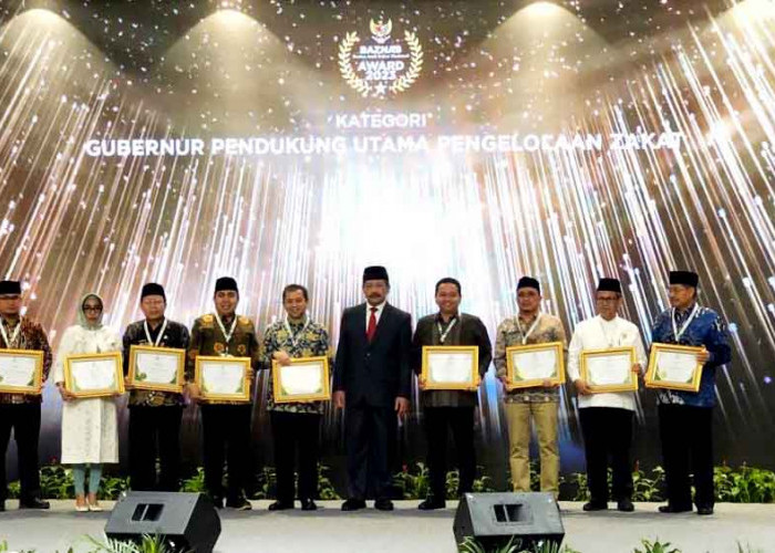 Gubernur Bengkulu Terima Anugerah BAZNAS Award 2023