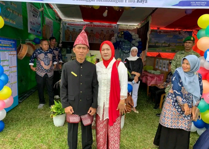 Semarak HUT ke-25 Pino Raya, Kades Bandung Ayu Ajak Warga Jelajahi Stand Produk Unggulan Desa