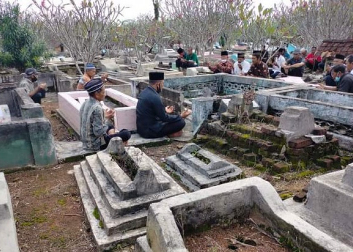 Hukum Membaca Alquran di Kuburan, Ustadz Abdul Somad: Menurut Imam Syafi’i Dianjurkan, Nih Dalilnya