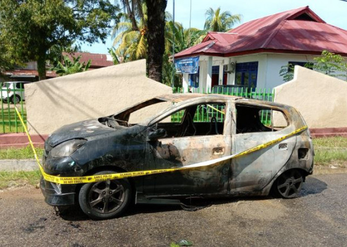 Mobil yang Terbakar dekat Kantor KPU Bengkulu Selatan Ternyata Toyota Agya, Ukuran Tangki Jadi Sorotan