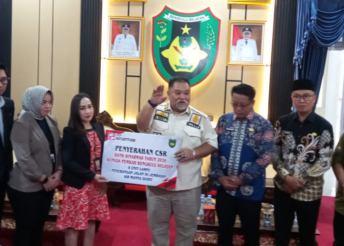 Terima CSR Bank Sinar Mas, Bupati Bengkulu Selatan Harap Perusahaan Swasta Lain Ikut Salurkan CSR 