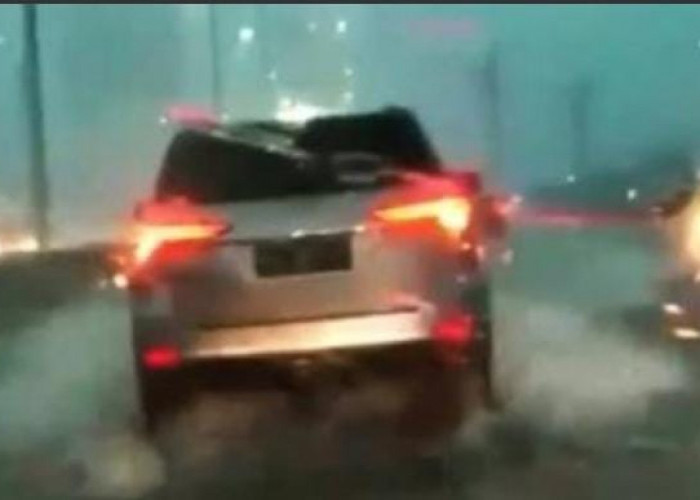 Menyalakan Lampu Hazard Saat Hujan Berbahaya, Simak Penjelasan Kasat Lantas Polres BS