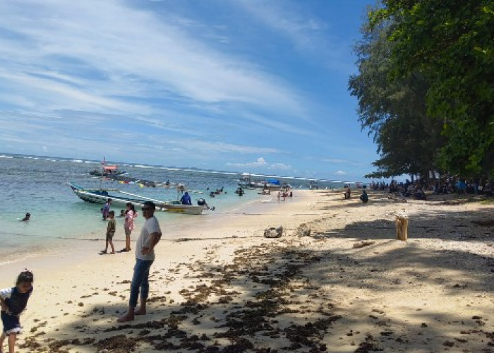 Lebaran di Kaur: Ribuan Wisatawan Serbu Objek Wisata Pantai